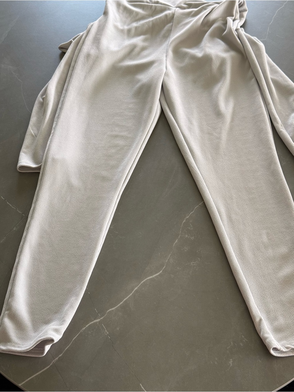 PrettyLittleThing Light Gray Long Sleeve Lace-Up Bodysuit - Picture 3 of 5
